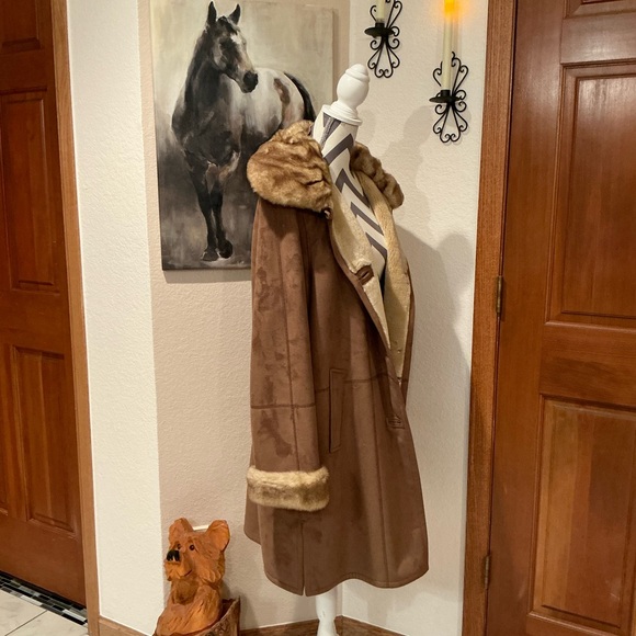 Brown suede faux fur trenchcoat - Picture 2 of 11